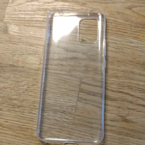 Mobilskal för Xiaomi Mi 10 lite - Skulle köpa ett clear skal till min telefon men råkade köpa för fel modell. Pris kan diskuteras privat till en viss del Frakt står köparen för. 