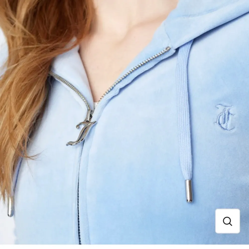 Super fin zip hoodie❤️ bara använd en gång. Super bra skick. Väldigt trendig kofta😻Priset kan diskuteras! (lånad bild). Tröjor & Koftor.