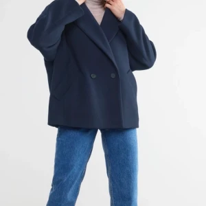 Jacka  - Säljer denna helt oanvända jacka från Lindex, då jag redan har en liknande. Jackan är i storlek S och köparen står för frakten!❤️