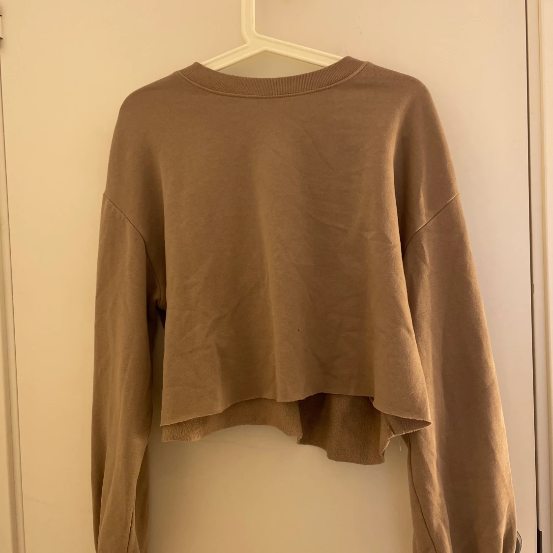 Croppad tjocktröja - 90