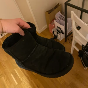Uggs - Svart uggs k hyffsat skick 