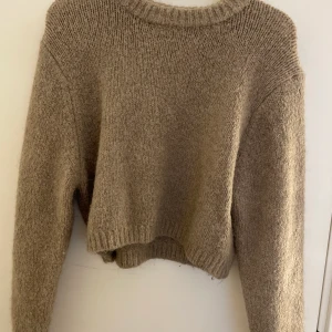 Stickad tröja  - En stickad tröja från zara i storlek s säljer för 50kr 