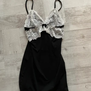 Nattlinne - Säljer då de e för litet på mig, storlek xs🖤