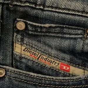 Vintage diesel RONHARY (bootcut) jeans. W29 L32. Sitter lite baggy på mig slm xs/s och är fin längd på mig. Low waist! 350/300 snabb köp!💗 (skorna finns att köpa också!😋)