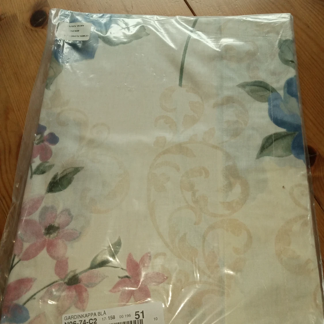 5 metersbunt gardintyg blommigt Lewis Flower Blå 40x250 . - 91