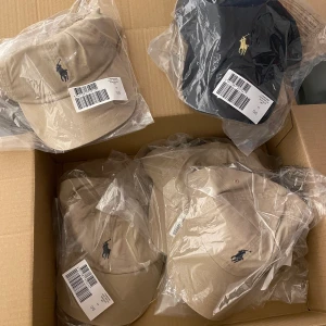 Ralph lauren keps - Ralph kepsar, 4 beige, mörkblå såld, alla är os (onesize), 150kr + frakt 