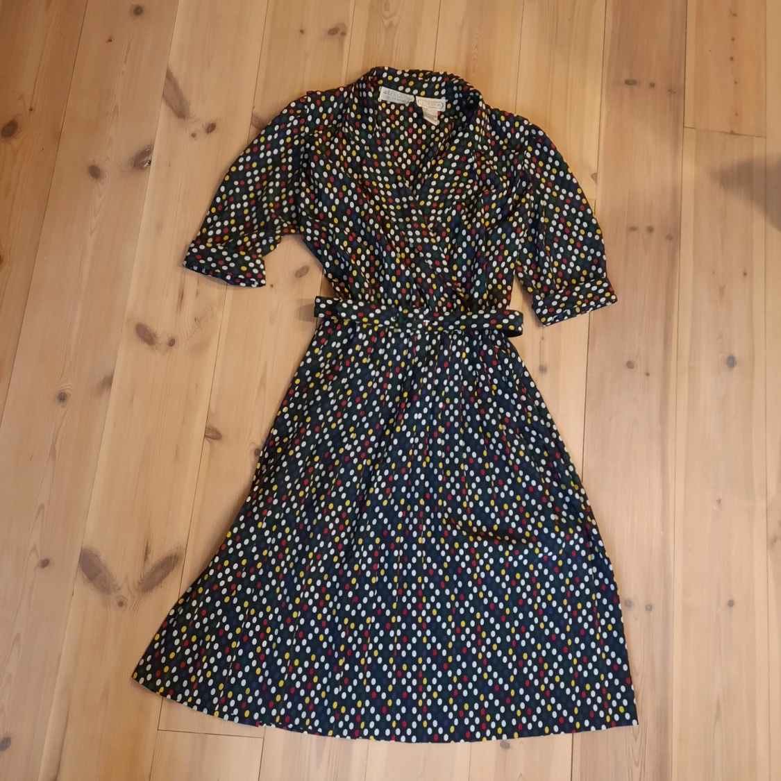 Prickig klänning  - 91