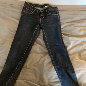Mörkblåa jeans - Börkblåa jeans, inte alls använda.