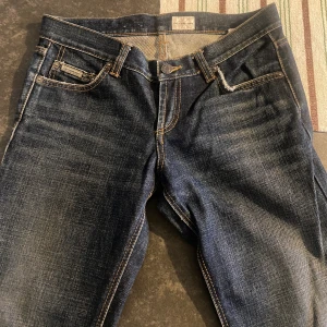 Calvin Klein lågmidja jeans. - Calvin Klein lågmidja jeans, storlek 26. Aldrig använt!!