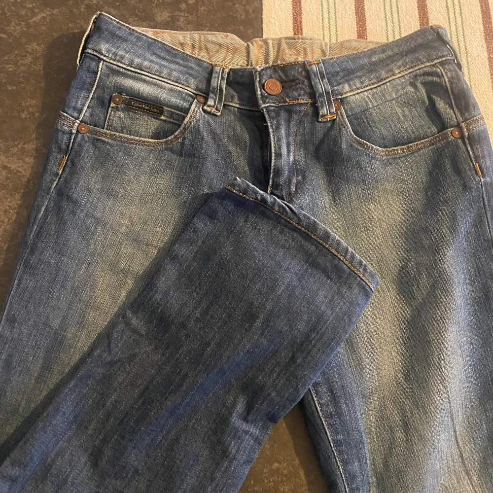 Calvin Klein lågmidja jeans, storlek 26. Använt 2 gånger!. Jeans & Byxor.
