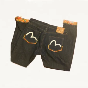 Vintage evisu jeans - Thriftade i london men dom är alldeles för stora för mig. Ser helt oanvända ut.  Tar byten med :) 