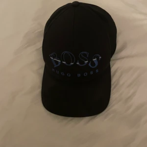 Hugo boss keps svart  - Har nästan aldrig använt den 
