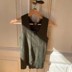 Top vintage mörk grön  - Köpt i Berlin