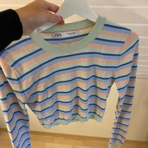 Randig Zara tröja - Jätte gullig randig zara tröja som är helt oanvänd. Storlek S