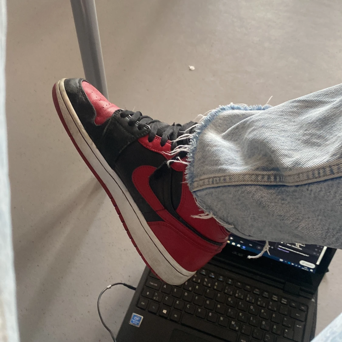 Jordan air banned mid red