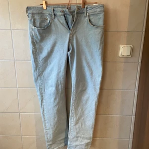 jeans, h&m - ljusblåa jeans från h&m, supermjuka och sköna  34-38
