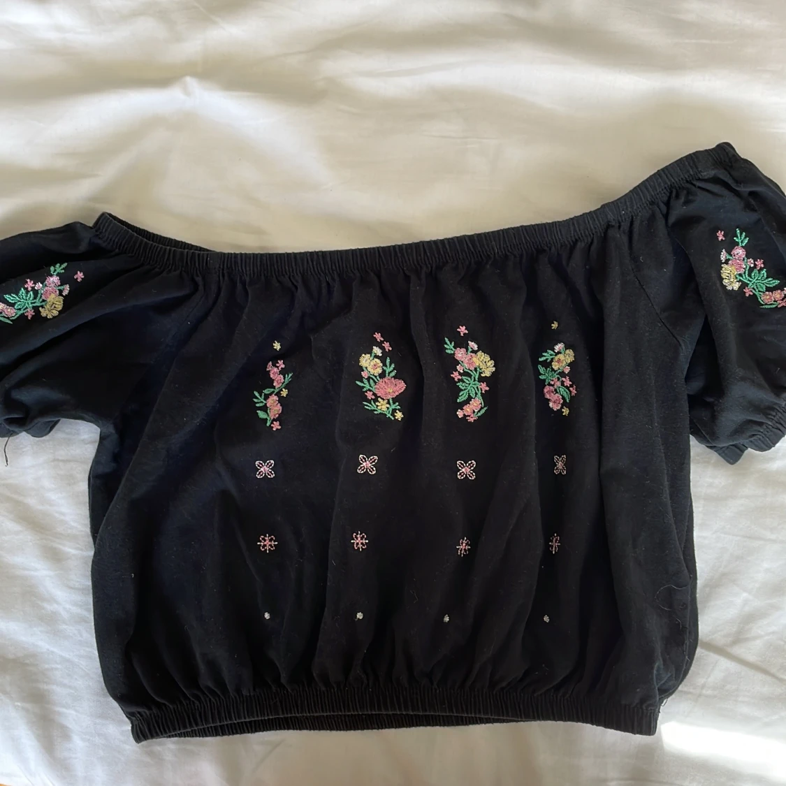 Svart off-shoulder topp 