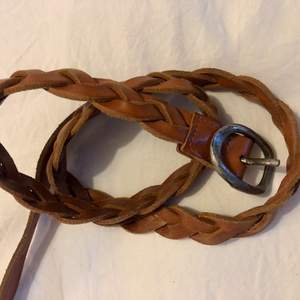 Elegant leather belt with vintage looking buckle which can easily be adjusted to any size. It has not been worn much and shows only slight signs of aging.
