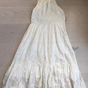 Beautiful embroidered white summer dress with halter neckline in great condition. The dress is brand Mauve bought through Anthropologie. Fabric might show slight signs of yellowing.
