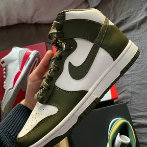 Dunk high khaki - Dunk high khaki, helt nya i box, storlek 42,5, Pris 1400kr + frakt (99kr)