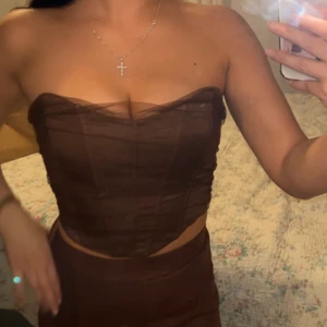 Zara korsett  - Denna slutsålda bruna korsett från zara. Använd endast ett fåtal gånger.