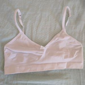 Sport Bh/Topp för tidig tonåring. - Justerbara straps, storlek är One size för yngre tonåringar, strl A. Tar swish och kontant. 