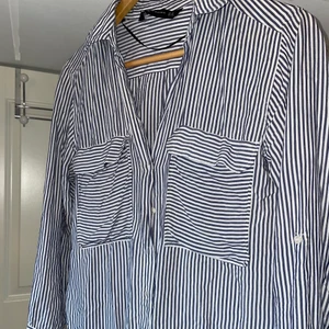 Blåvit skjorta - Bomullsskjorta. Bra skick