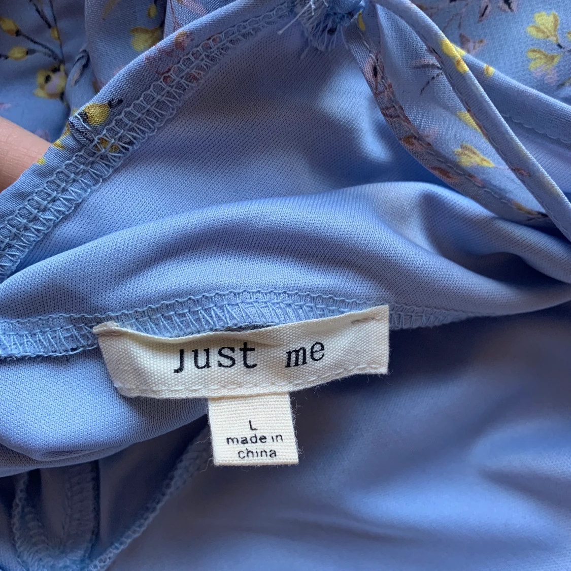 Klänning med låg rygg och knytning - 91