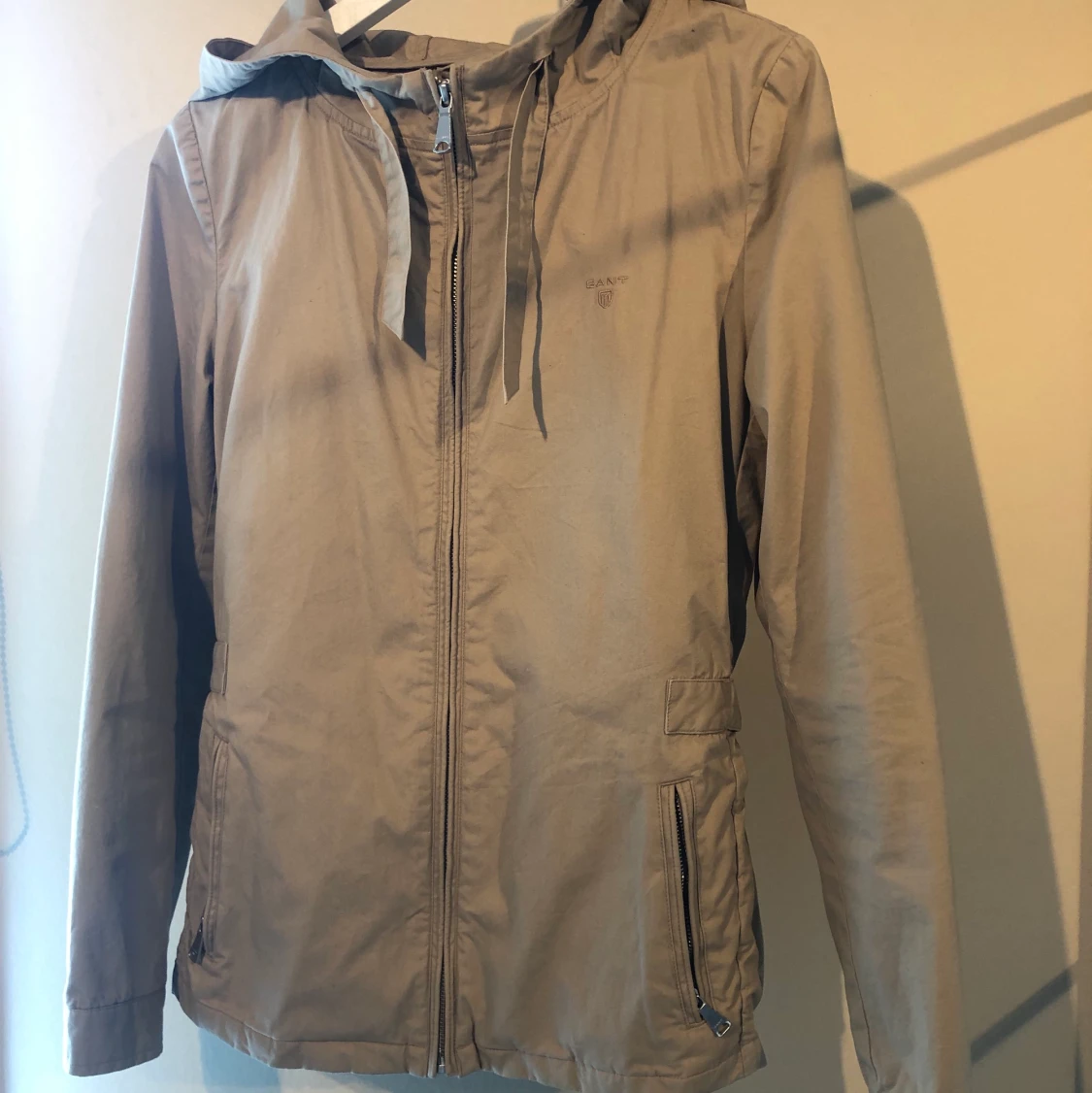 Beige GANT jacka i strl S, fint skick - 90