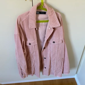 Manchester skjorta  - Snygg rosa Manchester skjorta från Zara!🌸