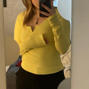 Gul long sleeve - Gul långärmad tröja, endast testad!❤️