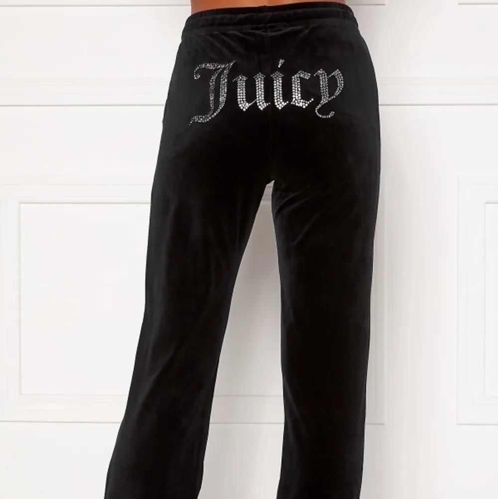 Ett par super fina juicy byxor som är i mycket bra skick. Köpte för 1000 kr. Jeans & Byxor.