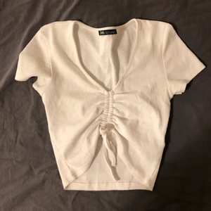 Vit t-shirt  - Vit t-shirt som inte kommer till användning 