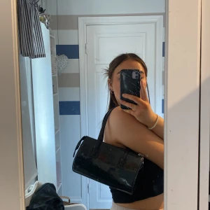 Väska  - En snygg axelväska rymlig 😍😍