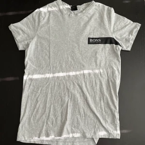Hugo boss T-shirt - Storlek S, i bra skick