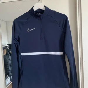 Nike tröja  - Fin Nike tröja, använd fåtal gånger. 