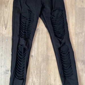 Byxor med hål - Aldrig använda