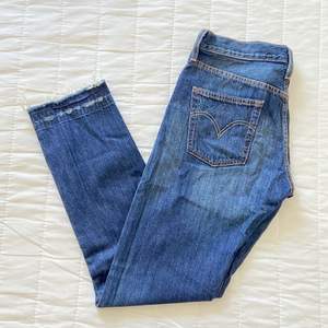 501 levis jeans i mycket bra skick Storlek W27 L32, ca 38-39 cm mätt tvärs över runt midjan