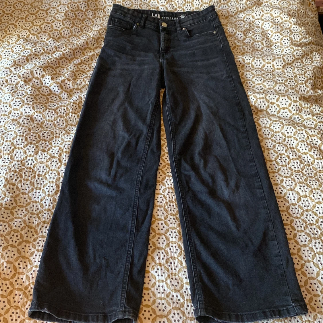 Svarta jeans