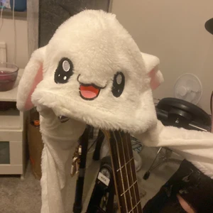 Bunnyhat med leds - Bunnyhat med ledlights som kan lysa i tre olika lägen, Kan även vinka på öronen.