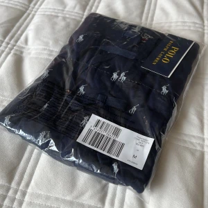 Ralp Lauren mysshorts - Ralph Lauren mysshorts storlek M.  Köpta från Asos, kvitto finns! Ej urtagna från påse. Förstod direkt att de skulle bli för små.  Ordinariepriset är 795kr. Ta dom för 500. 