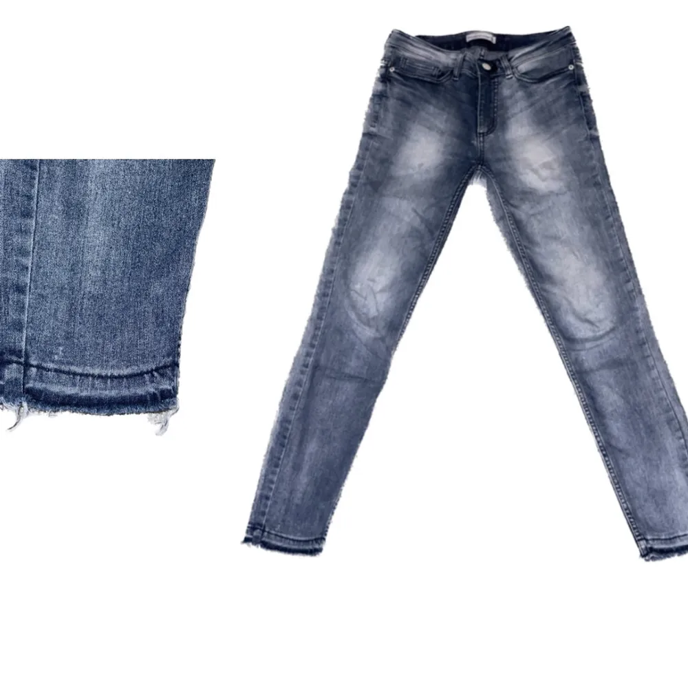 🦋Pris 100kr 🦋Bra skick 🦋Low Waist 🦋 skinny jeans  . Jeans & Byxor.