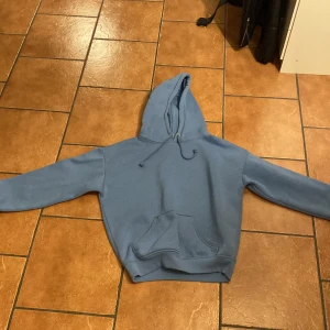 Blå hoddie  - Blå hoddie
