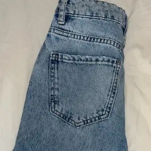 Mid waist jeans köpta från Gina. Tryck inte på köp nu! Pris går alltid att diskutera. Nypris 350