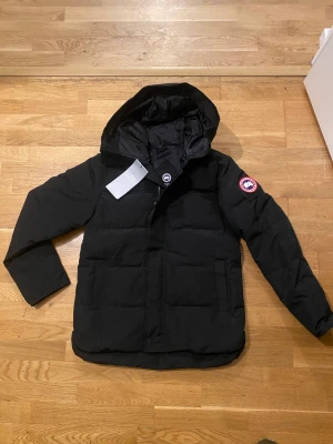 Canada Goose MacMillan  - Finns i flera storlekar - original kvalite - Instagram @MyBrands