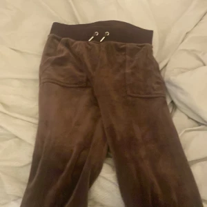 Juciey  - Säljer nu mina bruna juciey för dom kmr inte till användning har använt dom 1 gång säljer mellan 809-900 priset kan diskuteras 