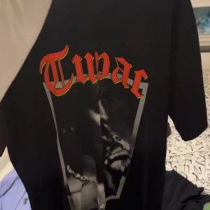 Tupac - Tupac tröja förrrr stor för mig  storlek L/XL  