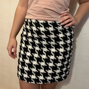 Kjol från Reserved - Supersnygg tweedkjol från Reserved!