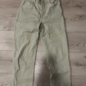 Jeans - Knappt använda, fint skick