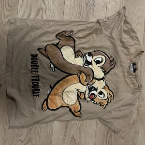 Tshirt  - Knappt använd, fint skick